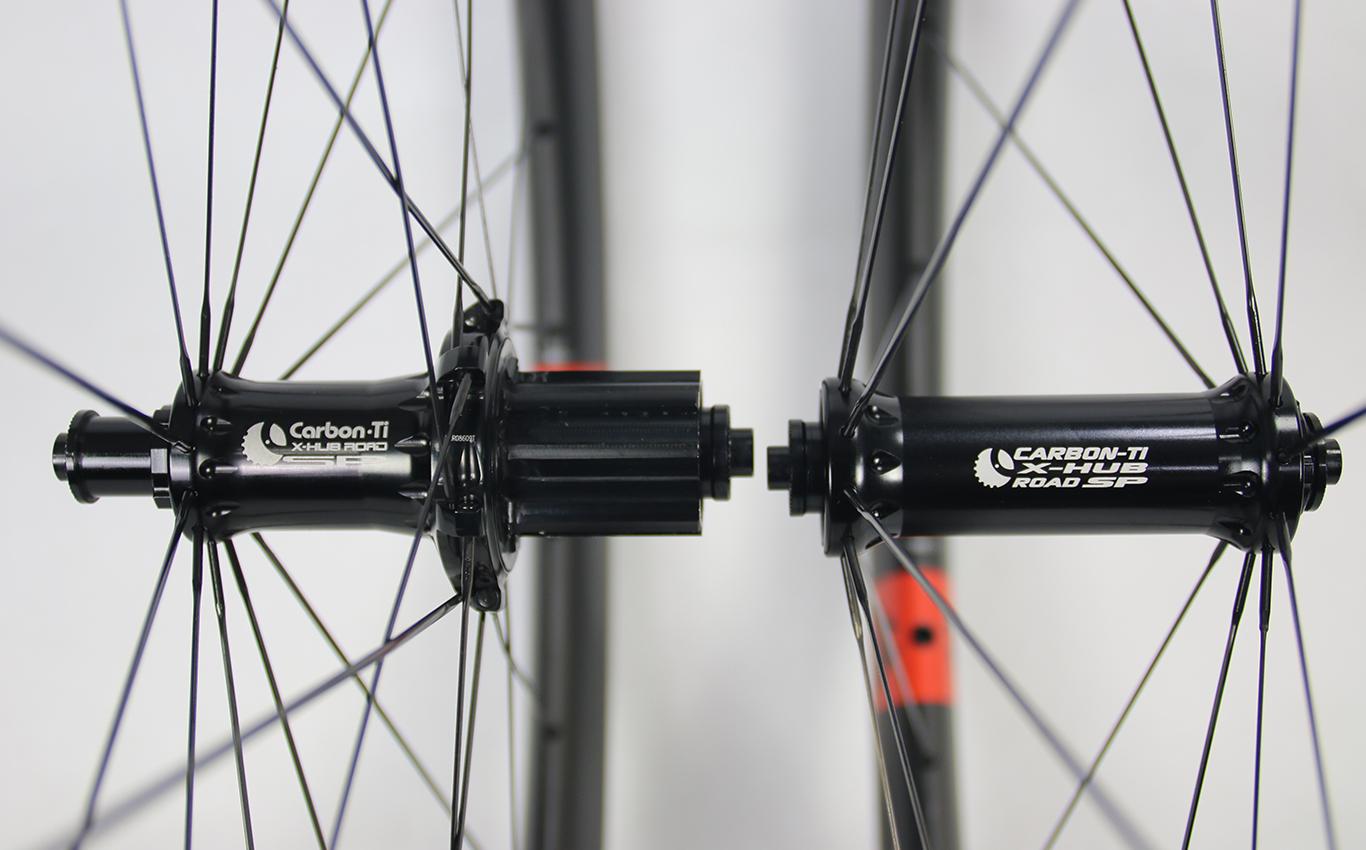 AR56 700c23mm inner/30mm outer widths,56mm depth carbon wheelset/red