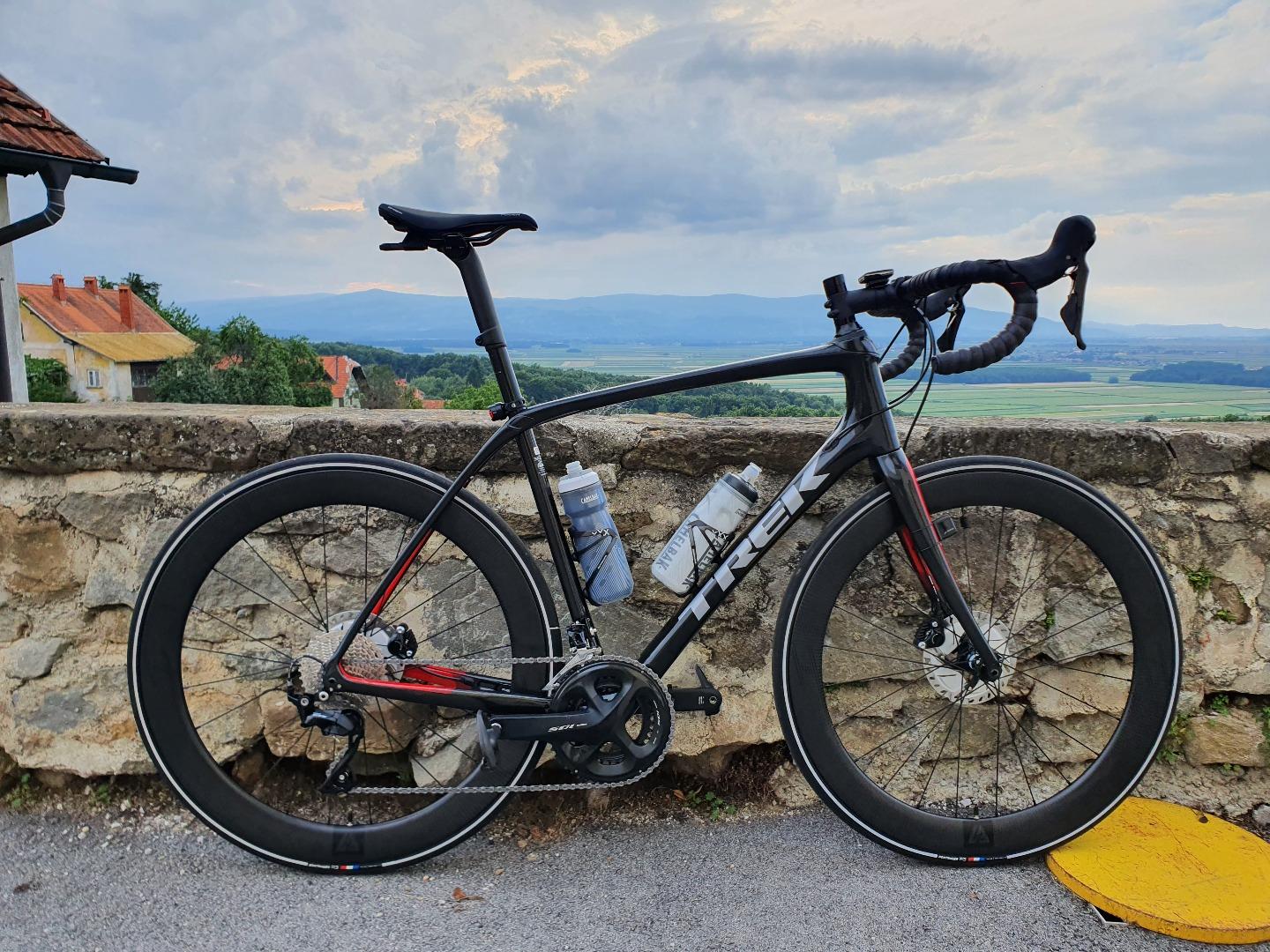 trek-domane-sl-5-disc-bike-56mm-carbon-deep-wheels
