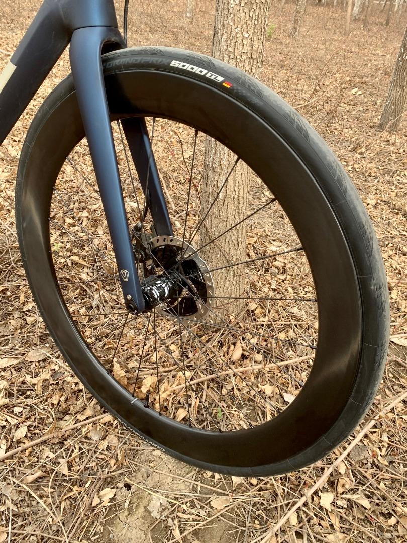 light-bicycle-ar56-carbon-front-wheel-with-gp5000-tl-28mm