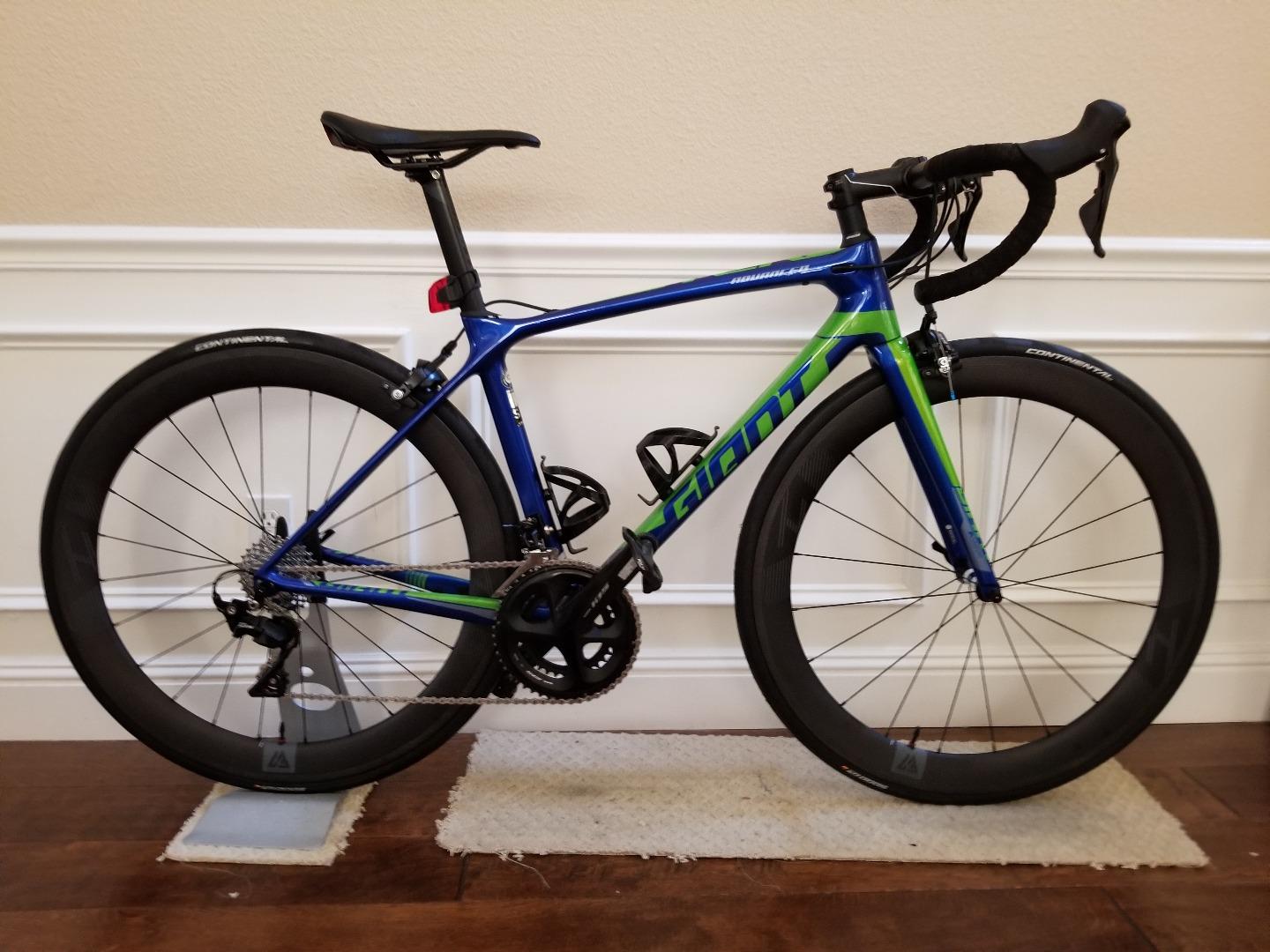 56mm-carbon-road-non-disc-brake-wheels-on-giant-advanced-frame-blue-green