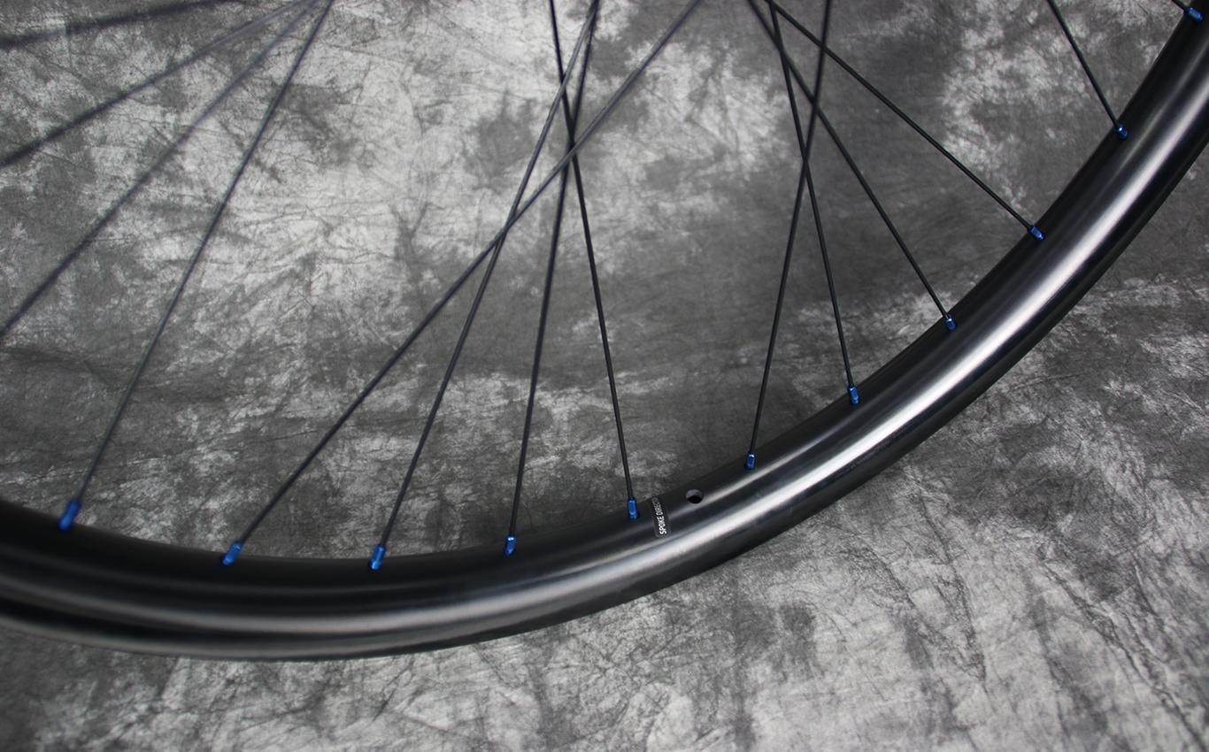 en732-paintless-finish-carbon-rim-mtb