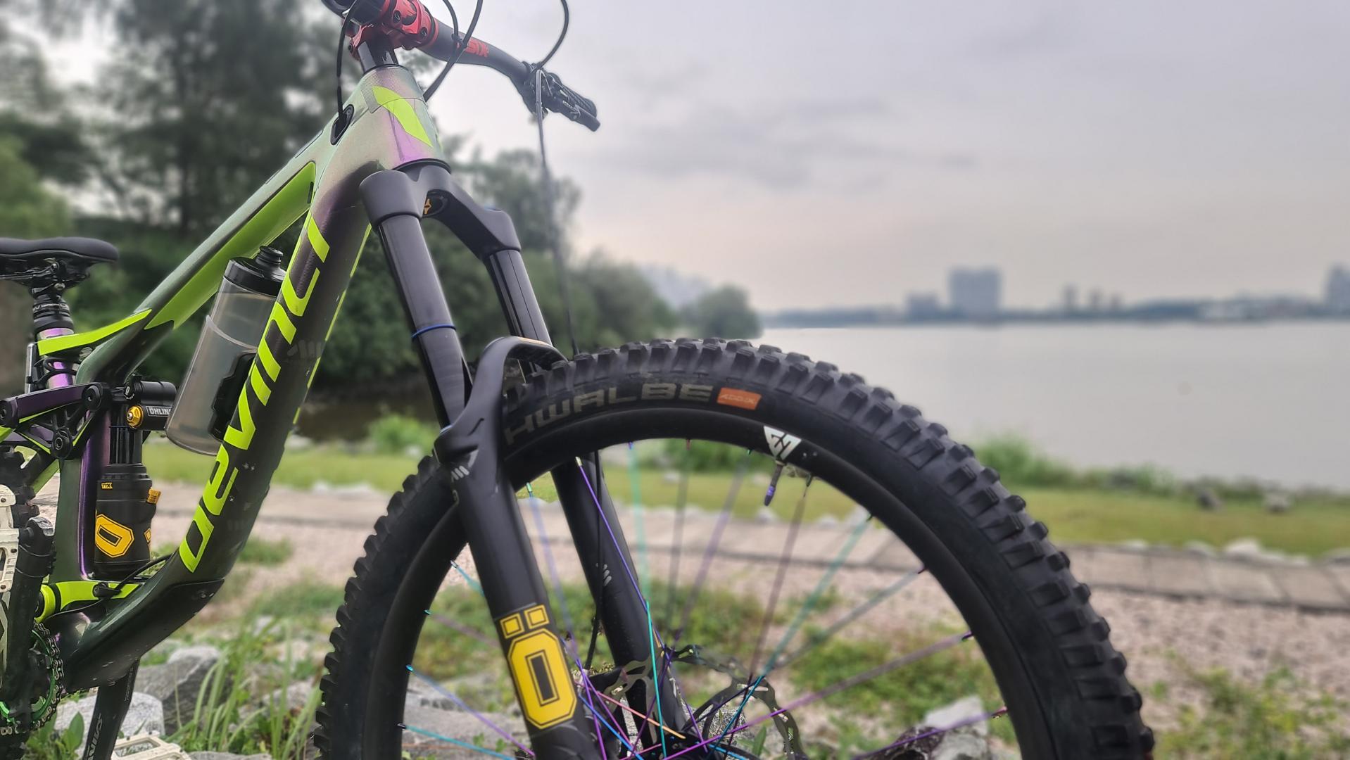 Devinci-MTB-on-Light-Bicycle-EN732-wheelset
