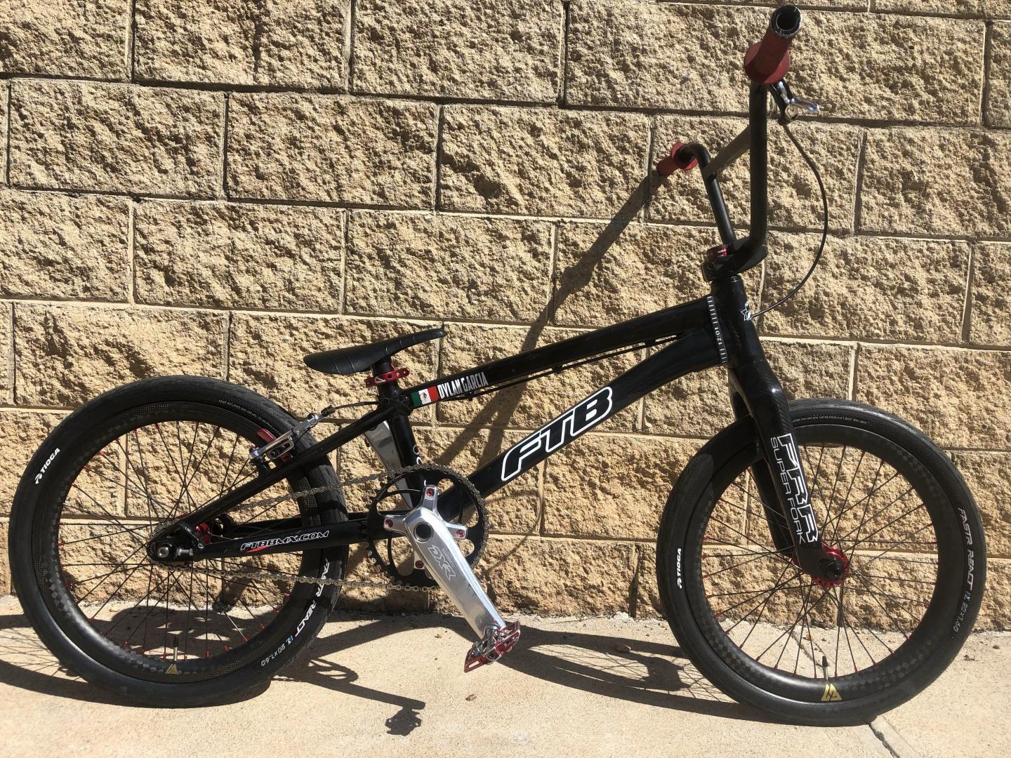moto-g2-20inch-bmx-carbon-wheels-on-ftb-bmx-frameset-black