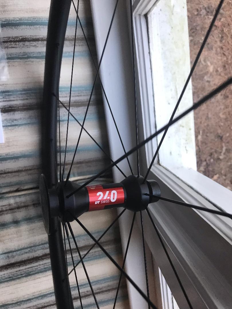 light-bicycle-R35-v-brake-carbon-wheel-with-dt-swiss-240-ratchet-exp-front