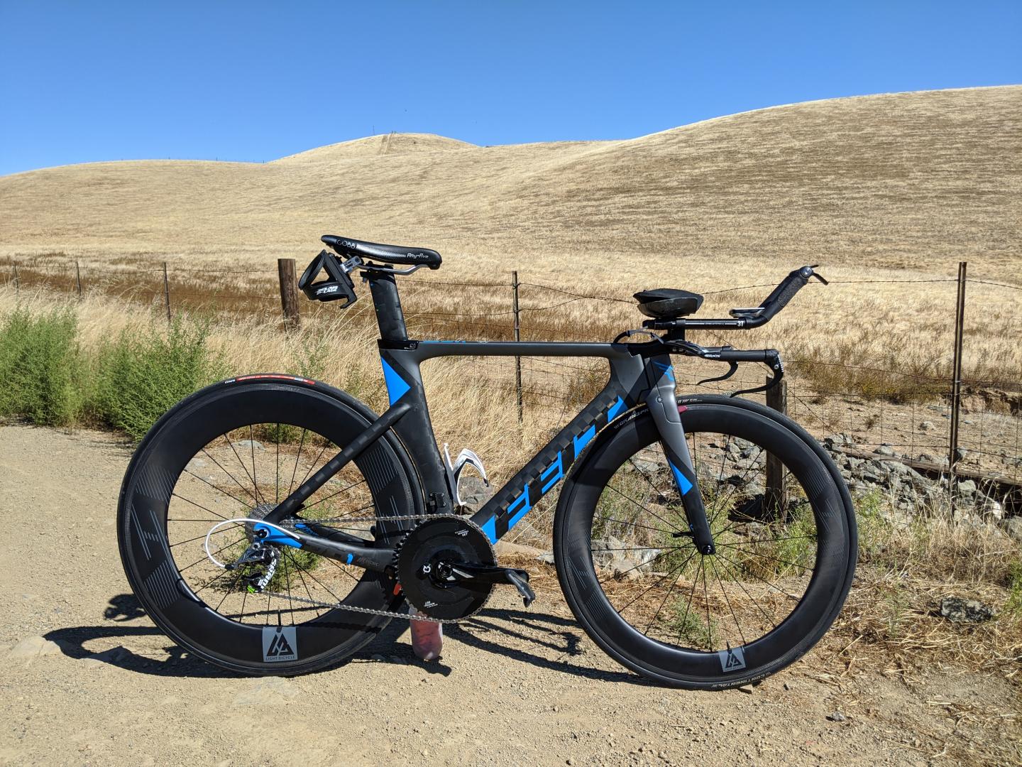 R65-front-R88-rear-wheelset-on-felt-triathlon-bike