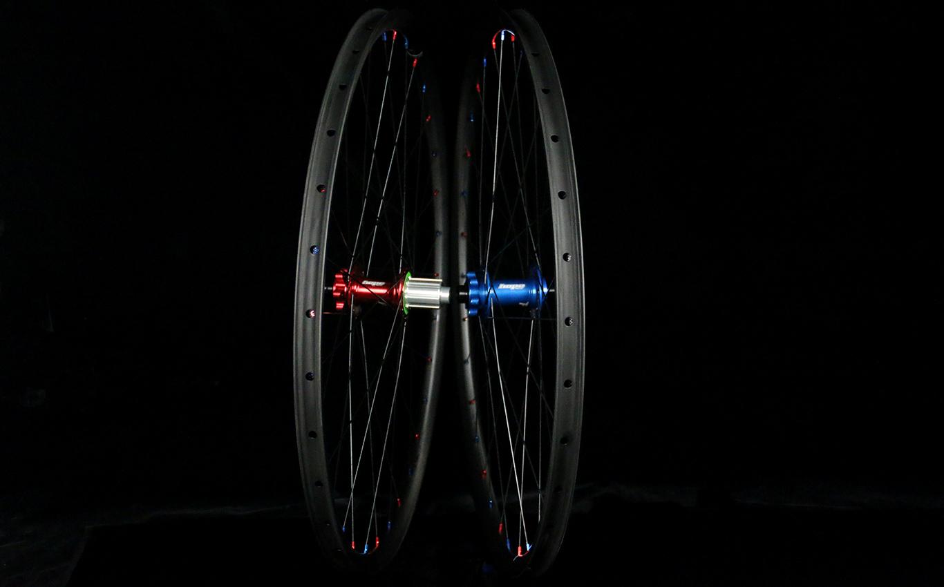 hope-pro-4-boost-mtb-hubs-blue-front-red-rear