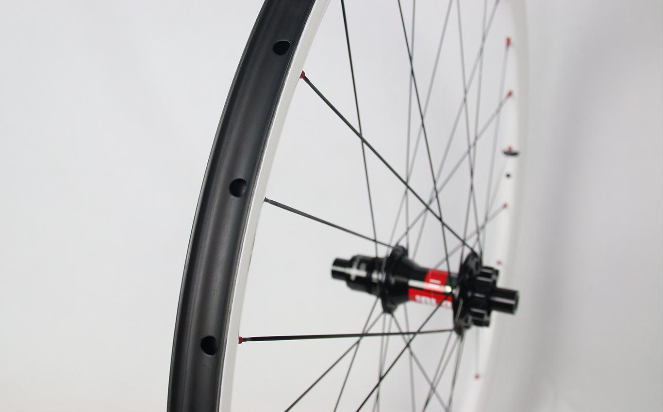 light-bicycle-rm29c06-painted-white-carbon-rim-laced-to-dt-swiss-240-classic-mtb-hub-rear-xd-driver