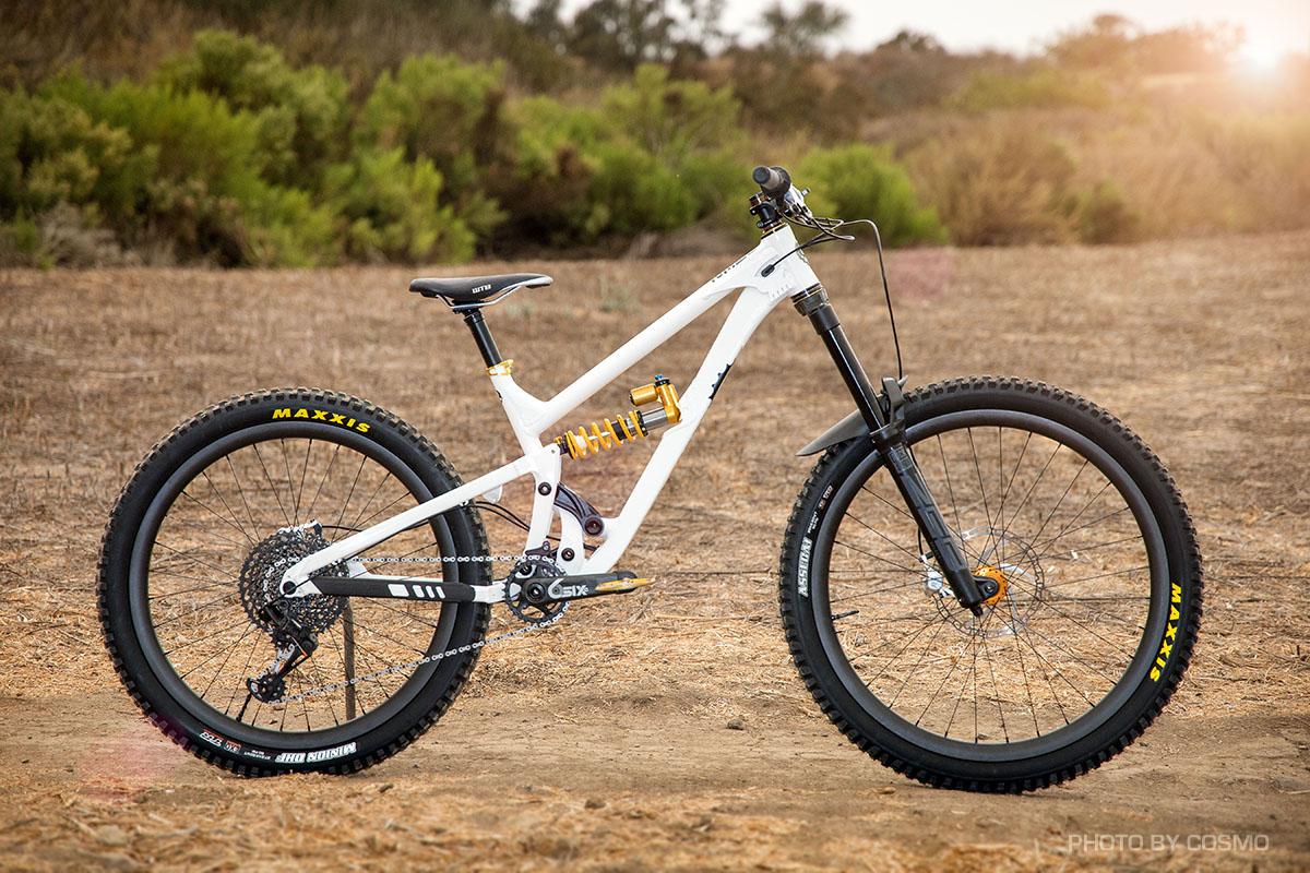 full-suspension-enduro-mountain-bike-carbon-rimmed-wheels-29er-front-27.5-rear