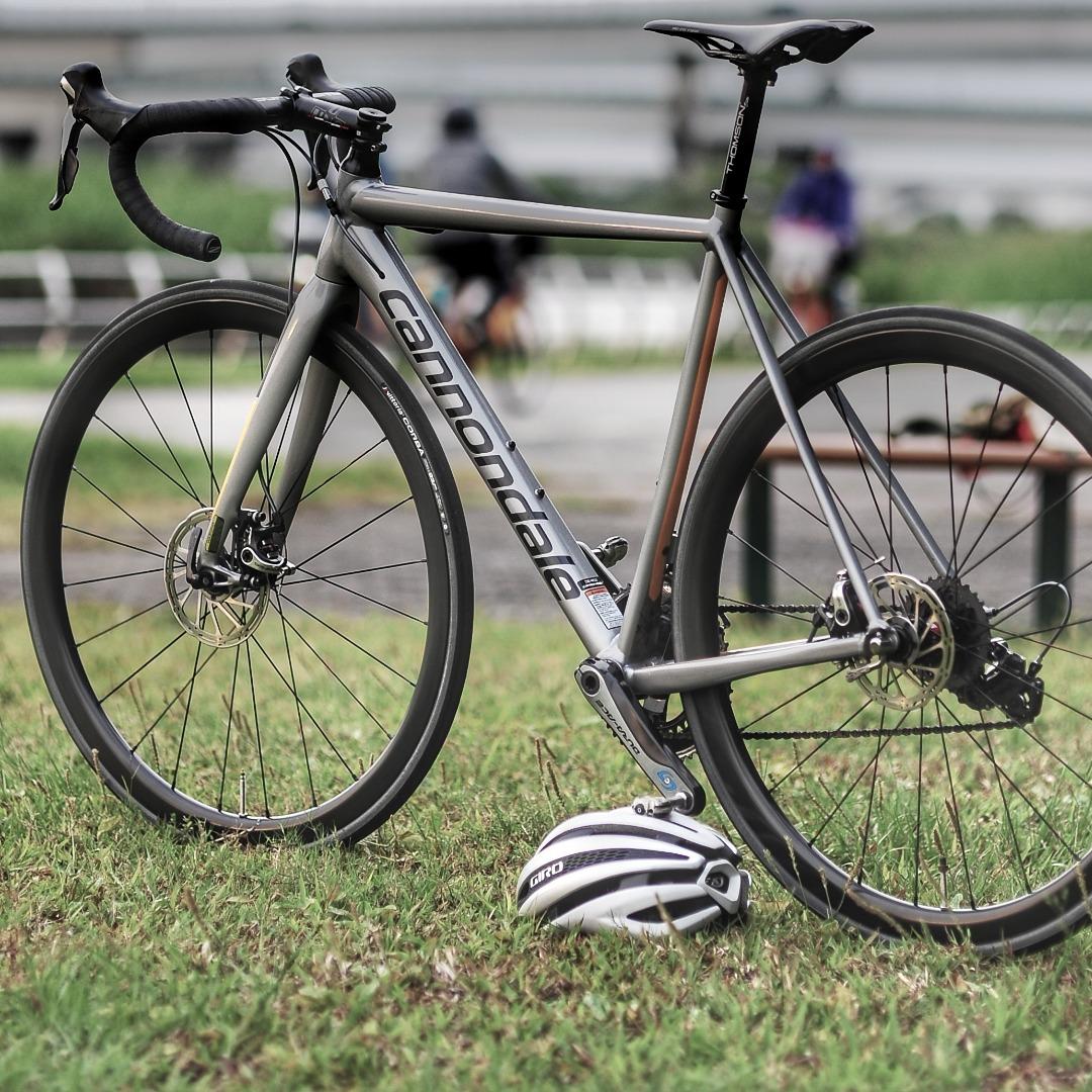 cannondale carbon fiber road bike