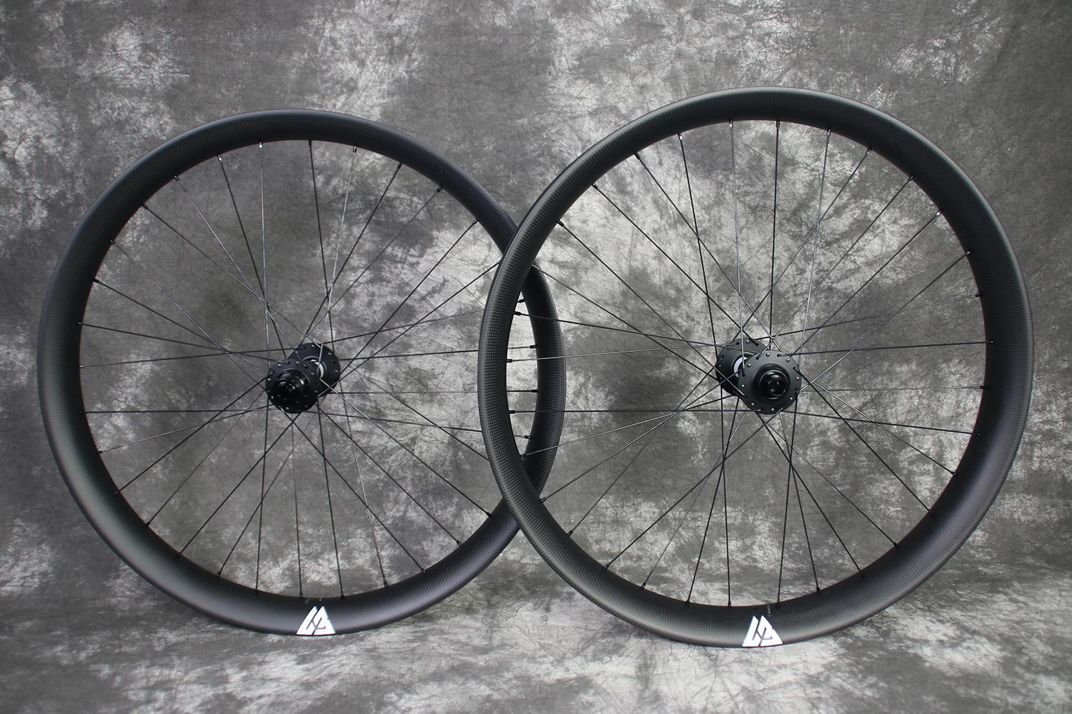 27.5-RSNOW05-carbon-wheelset-white-decals