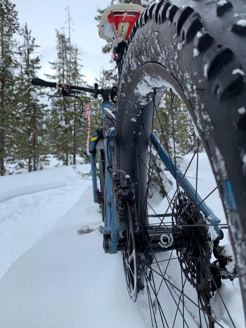 light-bicycle-rsnow05-fatty-wheels-with-terrene-cake-eater-27.5-4.0
