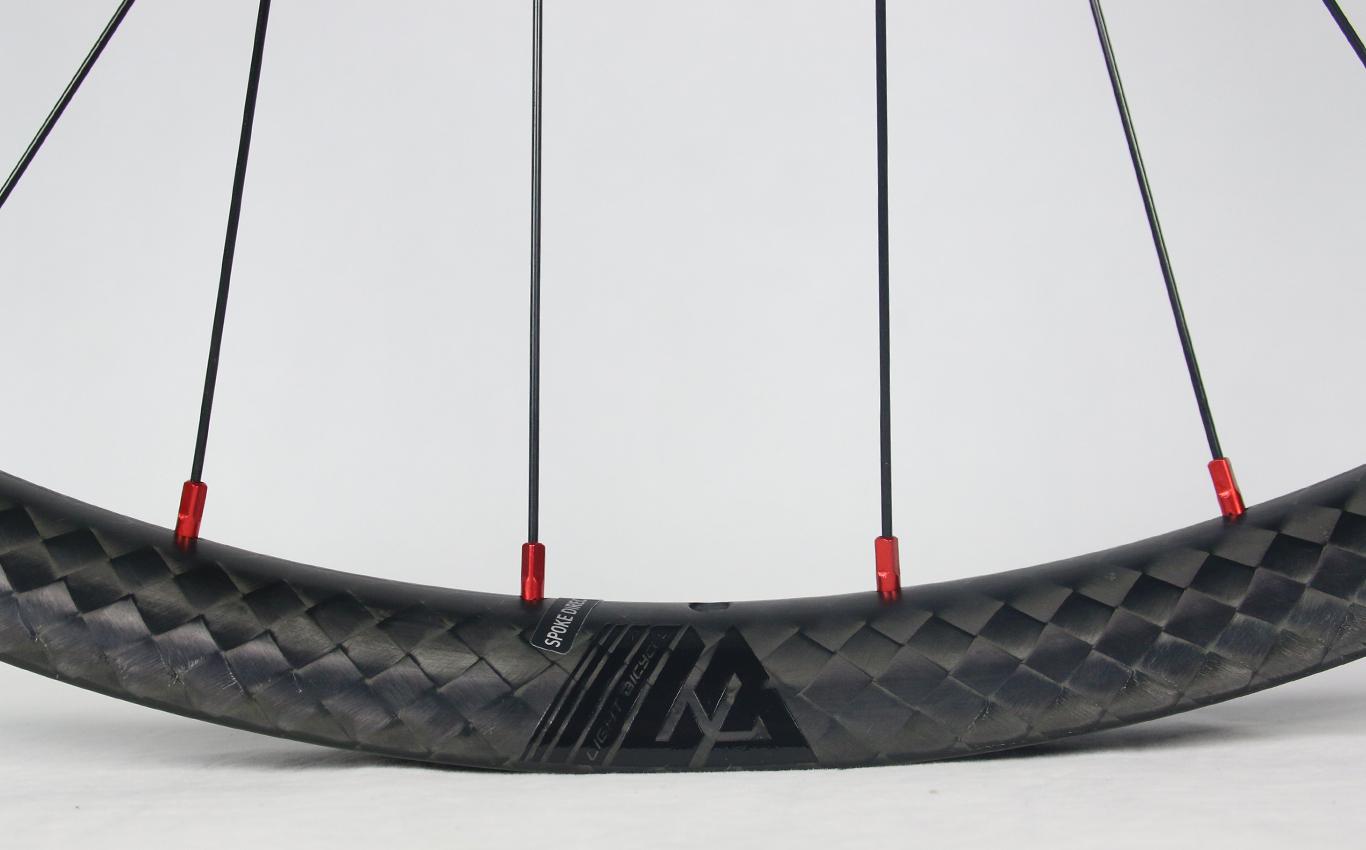 AM930-mtb-carbon-rim-wheel-12k-weave-with-lb-rim-decal