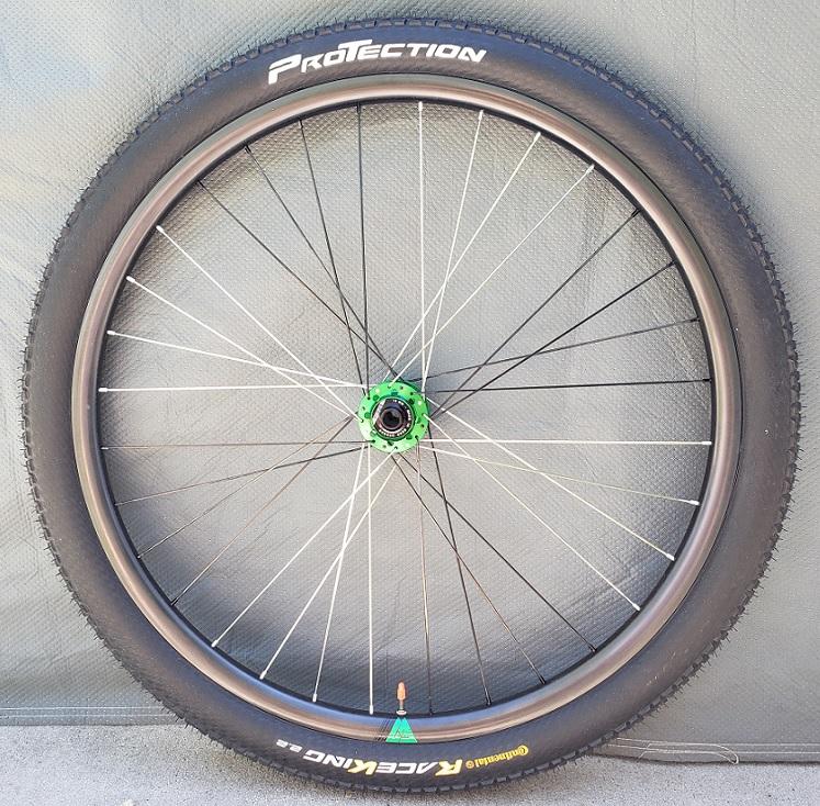 light-bicycle-xc925-carbon-wheel-with-front-continental-race-king-protection-tubeless-tyre-installed