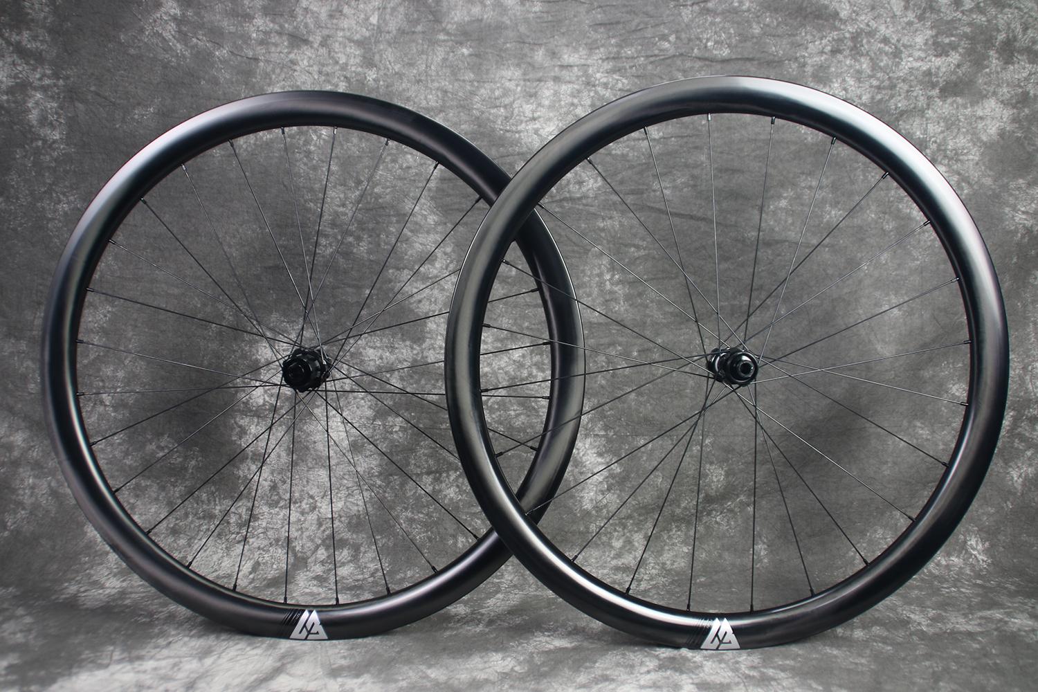 WR3825mm/32mm Wide,38mm Deep Carbon Wheelset/Silver Decals