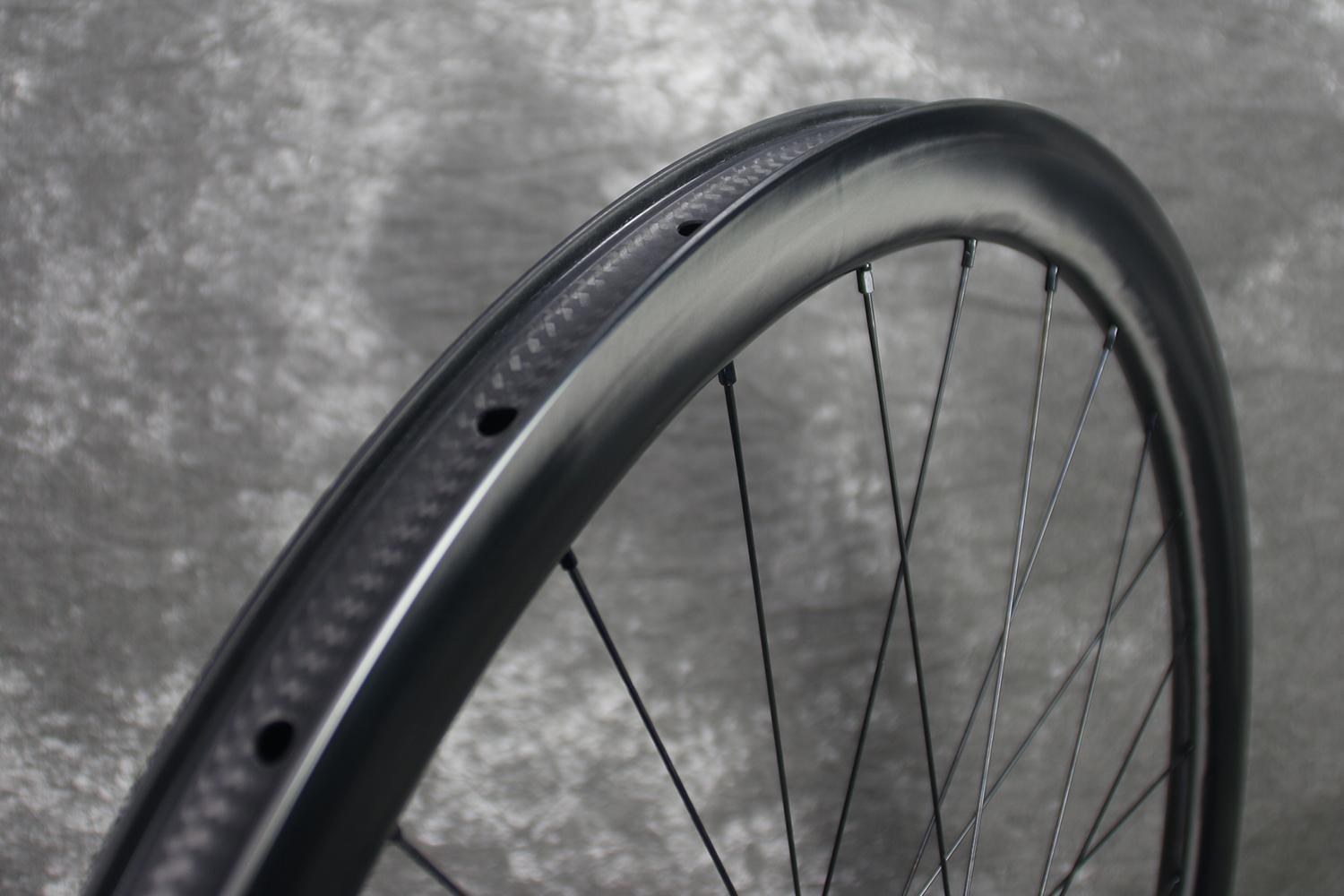 WR3825mm/32mm Wide,38mm Deep Carbon Wheelset/Silver Decals