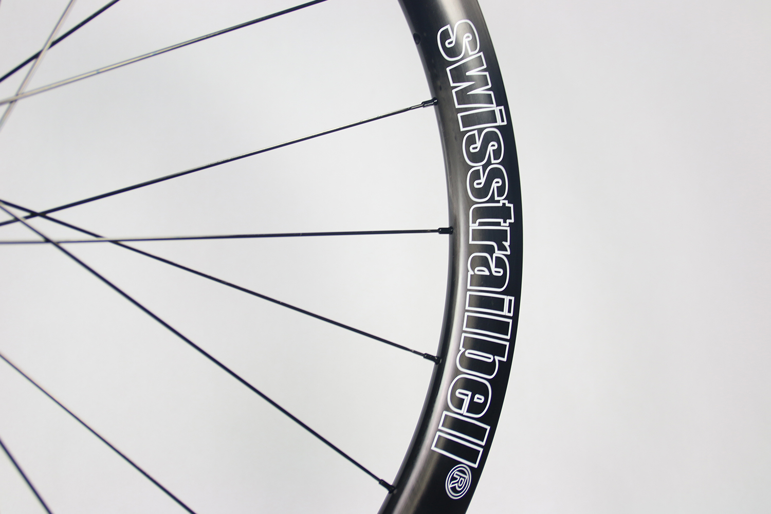 swisstrailbell-custom-decals-on-carbon-wheel