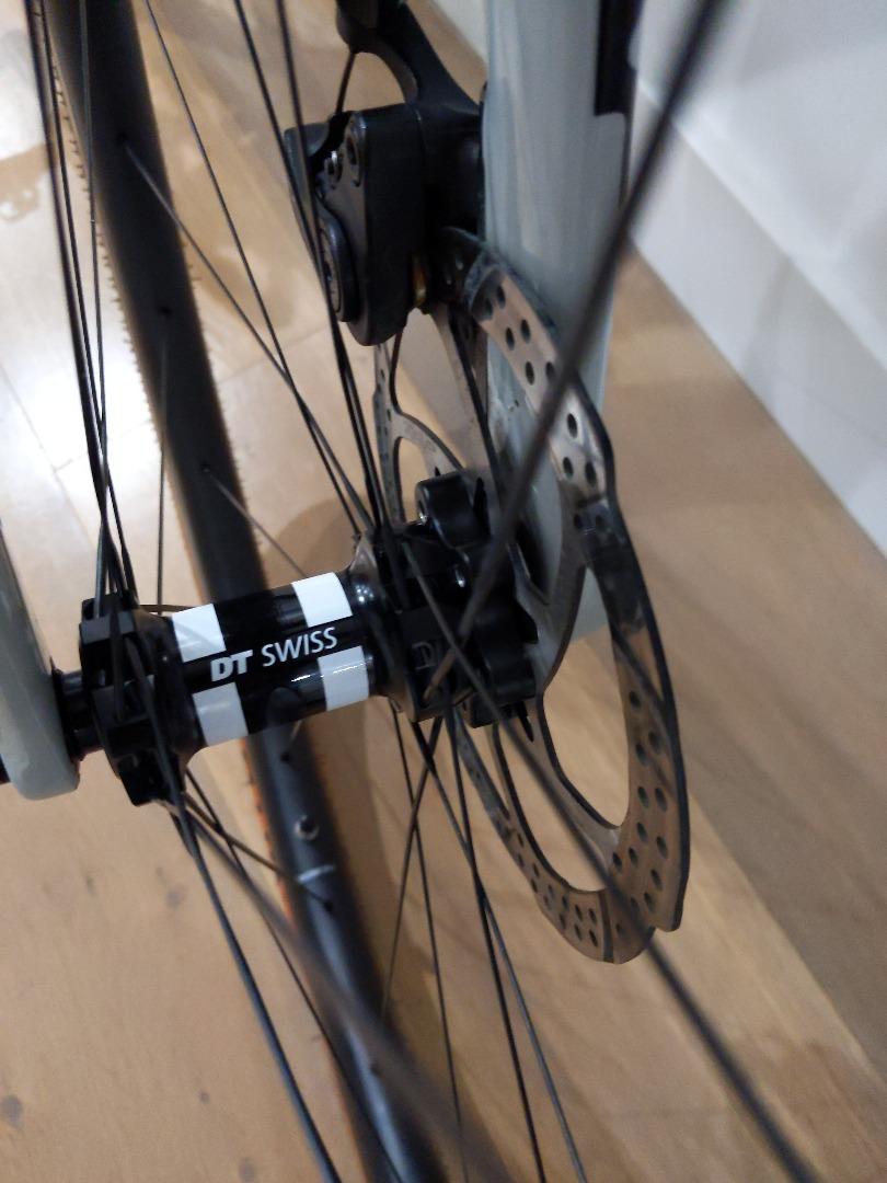 WR45-flyweight-carbon-wehel-with-dt-swiss-350-straightpull-hub