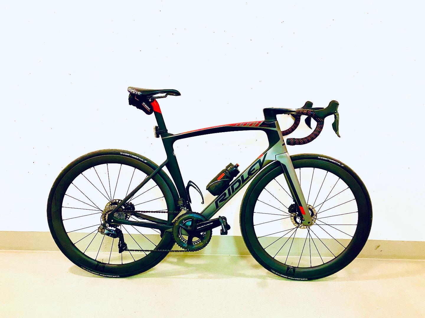 Light-Bicycle-WR45-45mm-deep-32mm-wide-road-carbon-wheelset-on-Ridley-aero-disc-bike