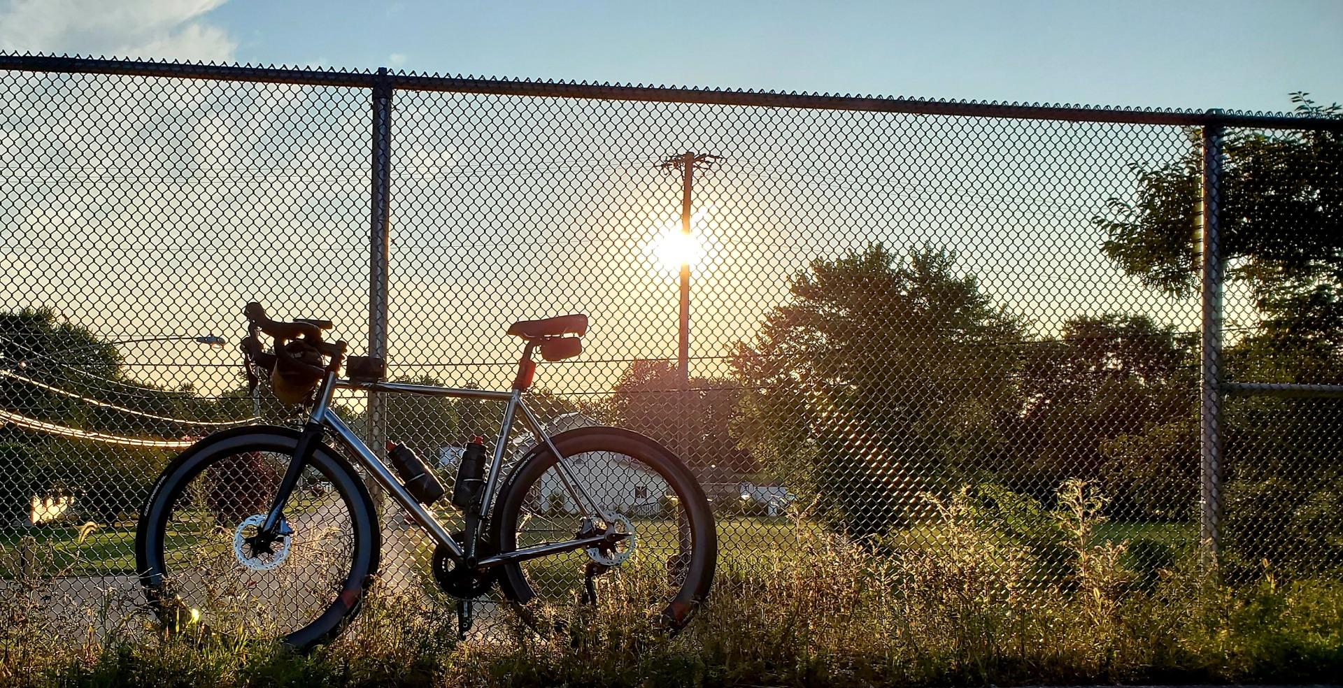 carbon-fiber-700C-50mm-deep-32mm-wide-disc-road-wheels-on-silver-frame-by-countryroad