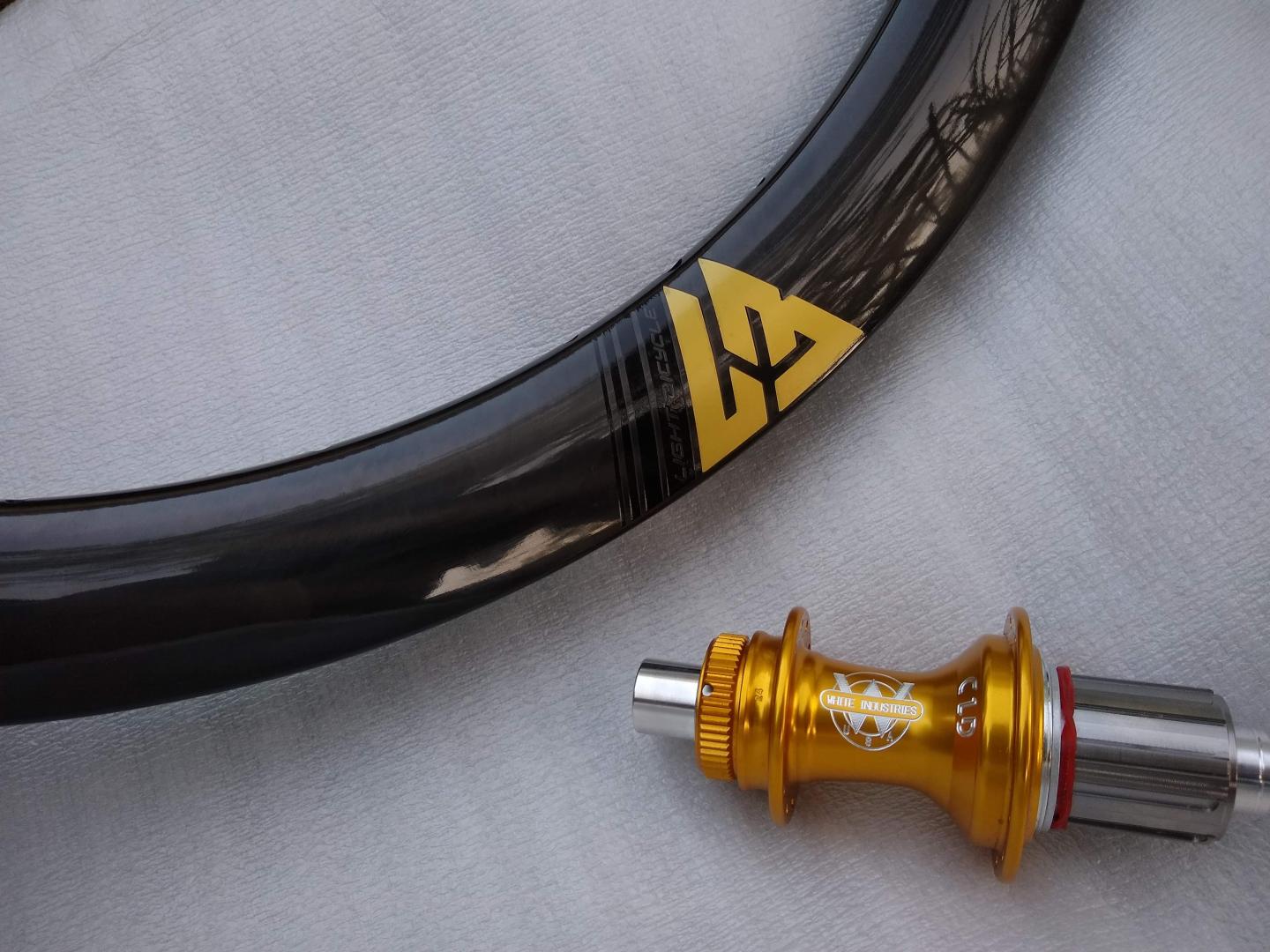 50mm-road-bike-carbon-rim-white-industries-cld-hub-gold