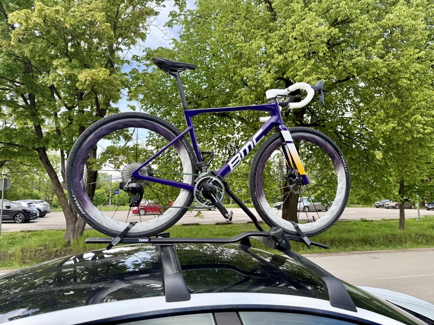 light-bicycle-turbo-50-disc-brake-carbon-spoke-wheelset-mounted-on-pirelli-tyres