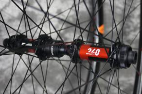 AM927-DT-Swiss-240-exp-carbon-mtb-wheelset