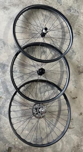 Custom-carbon-mountain-bike-wheels