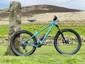 yeti-arc-on-light-bicycle-am930-carbon-wheels