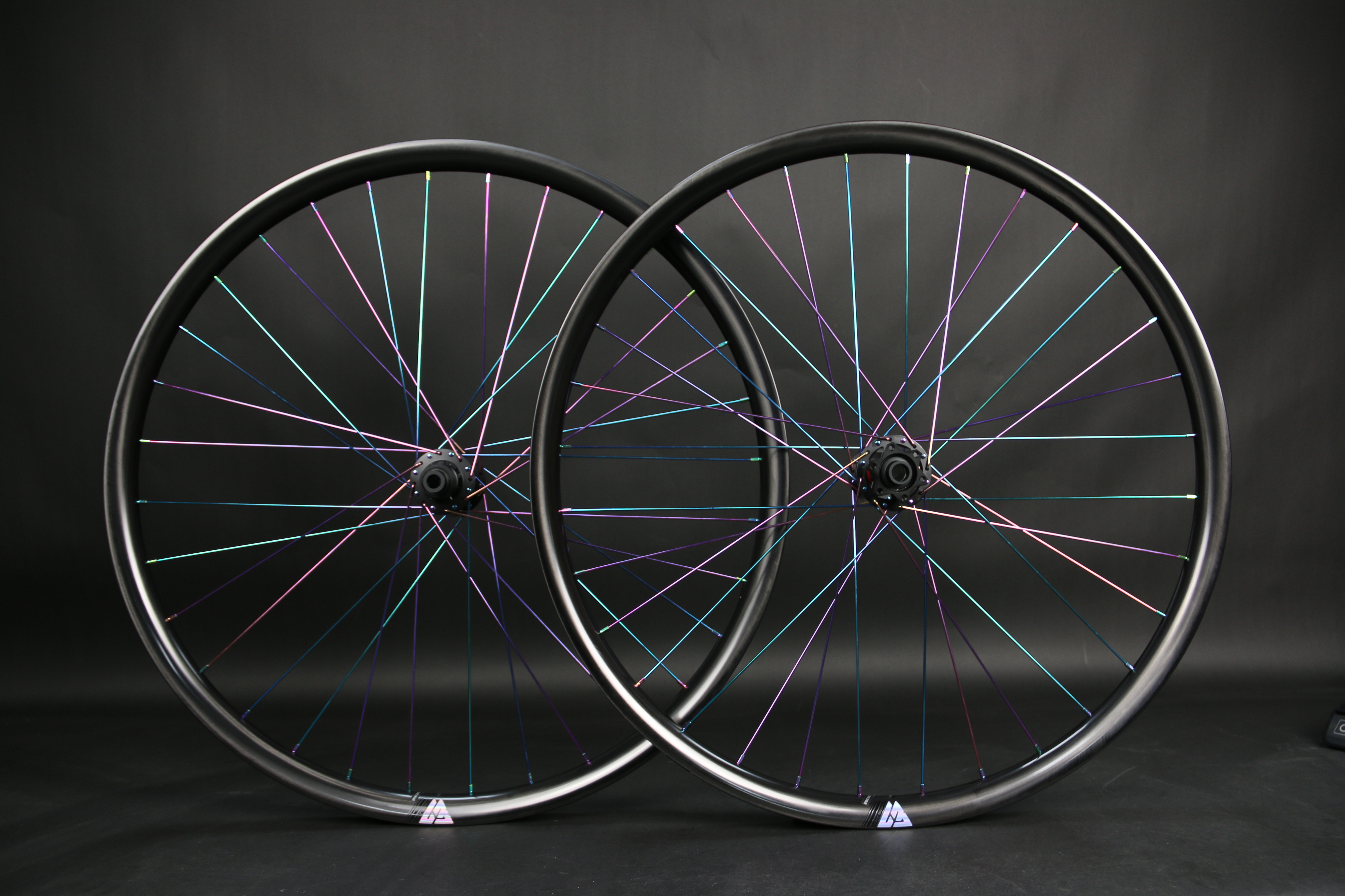 AM930-oil-slick-mountain-wheelset