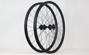 AR28-700c-road-disc-carbon-wheelset-with-Chris-King-R45D-hubs