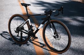 supersix-evo-on-light-bicycle-AR36-disc-wheels