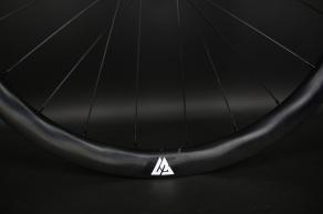 light-bicycle-ar375-disc-carbon-road-wheelset-white-valve-decal