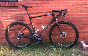 giant-defy-2020-road-disc-brake-bike-on-light-bicycle-28-wide-all-road-carbon-wheels