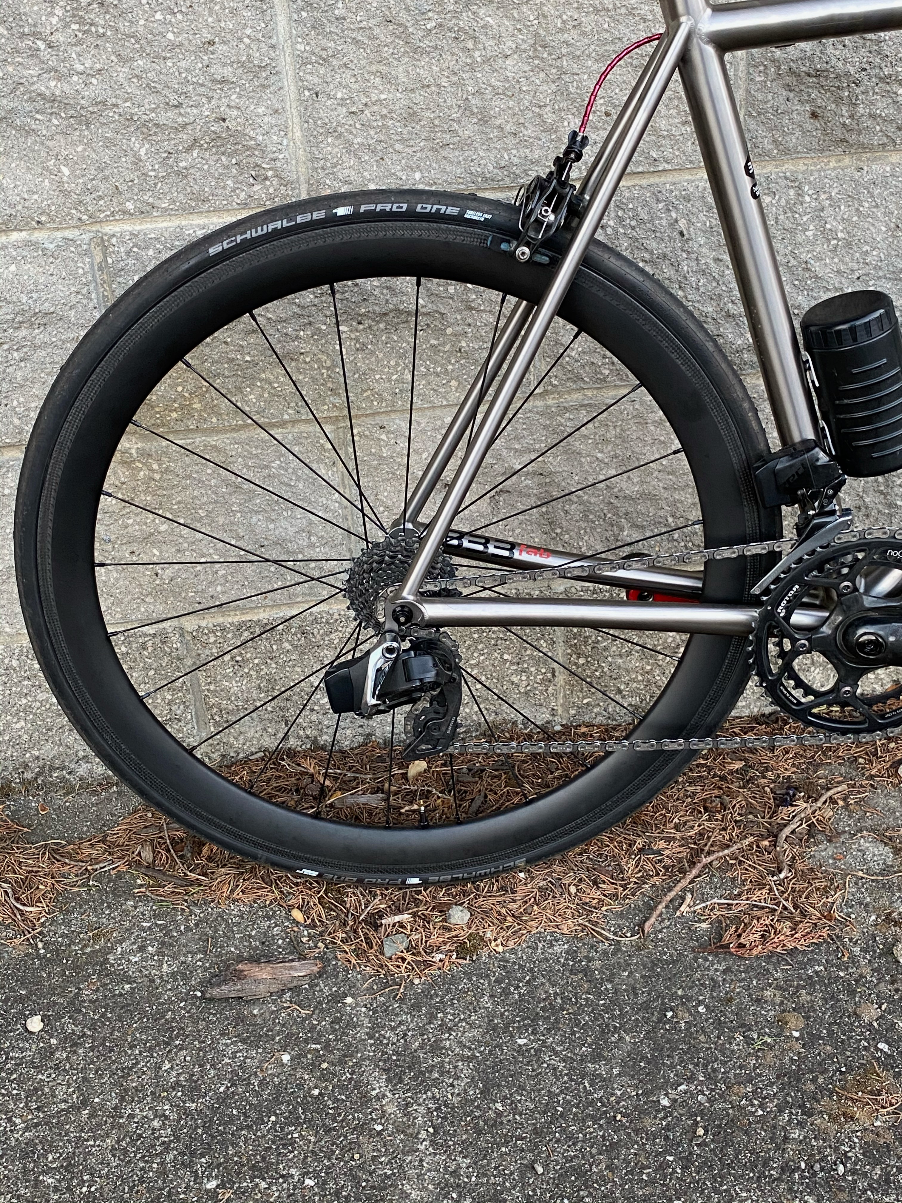 AR46-non-disc-carbon-wheel-schwalbe-pro-one-tire