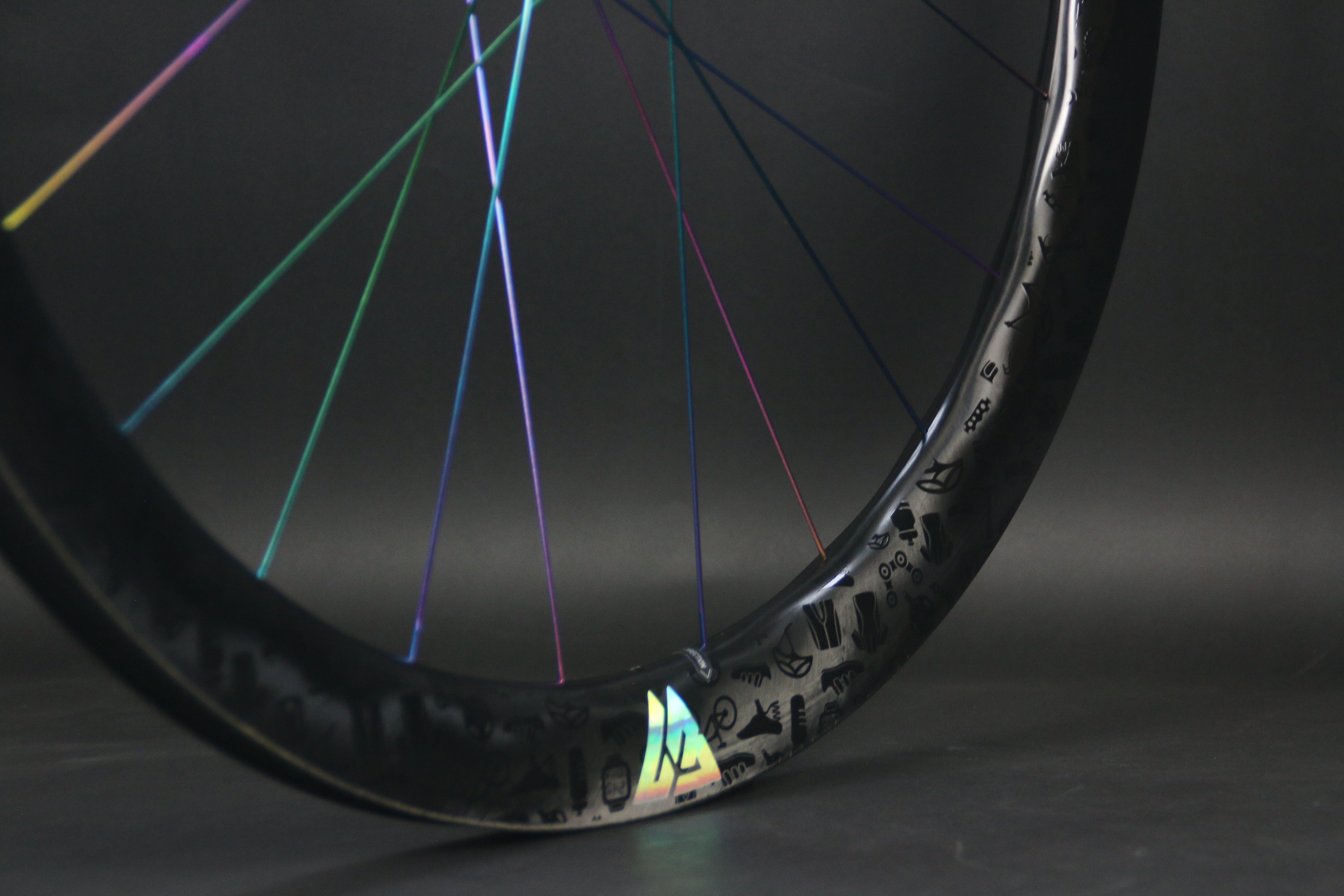 700C tubeless bicycle wheels 28mm wide 46.5mm deep XFlow clincher for cyclocross road and