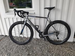 light-bicycle-ar56-non-disc-carbon-wheelset-on-canyon-endurace-cf-frame