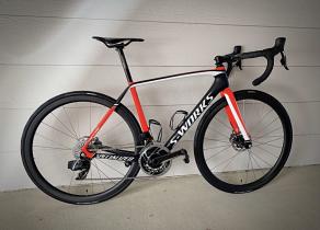 light-bicycle-r35-road-carbon-wheelset-with-gp5000-tires-on-specialized-s-works-tarmac-disc