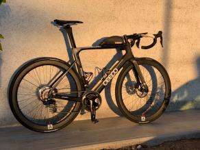 ceepo-stinger-disc-brake-road-bike-with-Light-Bicycle-R45-12k-weave-lightweight-carbon-wheelset