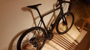 light-bicycle-r45-carbon-fiber-wheels-on-canyon-ultimate-cf-sl-road-bike