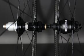 light-bicycle-r25-disc-custom-carbon-wheelset