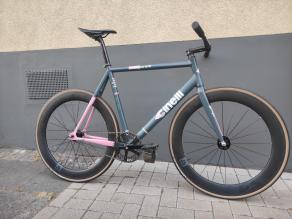 cinelli-road-bike-with-65mm-aero-wheels