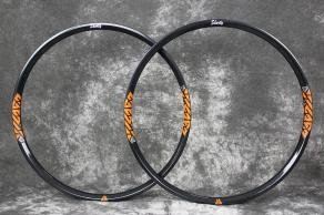 rm26c02-3k-glossy-carbon-rims-with-orange-decals
