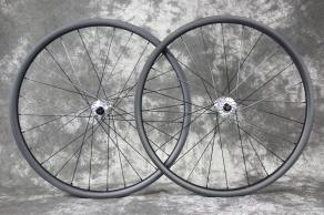 27.5-carbon-wheelset-with-tune-king-kong-hubs-silver