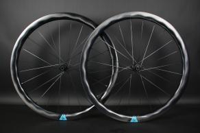 wr40-x-flow-disc-ud-paintless-finish-carbon-wheelset-with-turquoise-decals