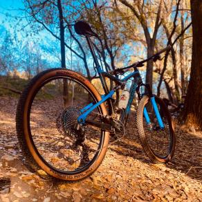light-bicycle-XC925-cross-country-wheels-with-racing-ralph-racing-ray-tires