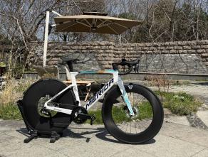 light-bicycle-time-trial-bike-rear-wheel-custom-build-laced-to-dt-swiss-240-hubs