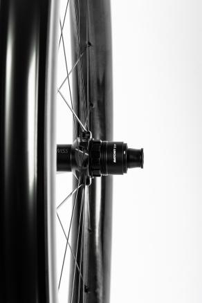 light-bicycle-ag48-disc-review-ultra-wide-aero-performance