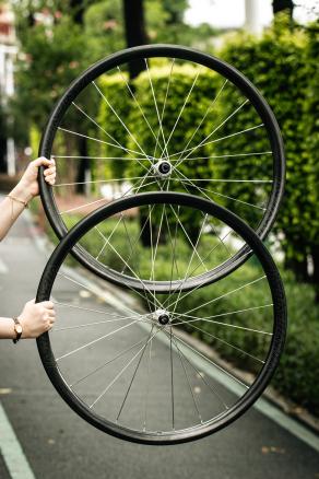 light-bicycle-airia-32-disc-review-raw-carbon-pure-speed