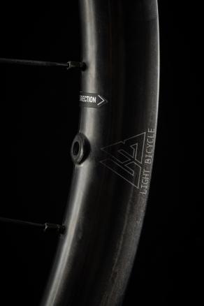 light-bicycle-airia-32-disc-review-unmatched-climbing-performance