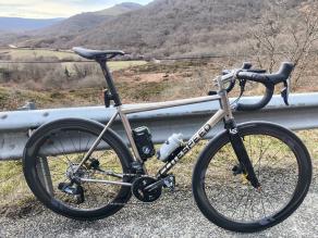 light-bicycle-airia-47-55-disc-all-road-mullet-wheelset-on-litespeed-t2